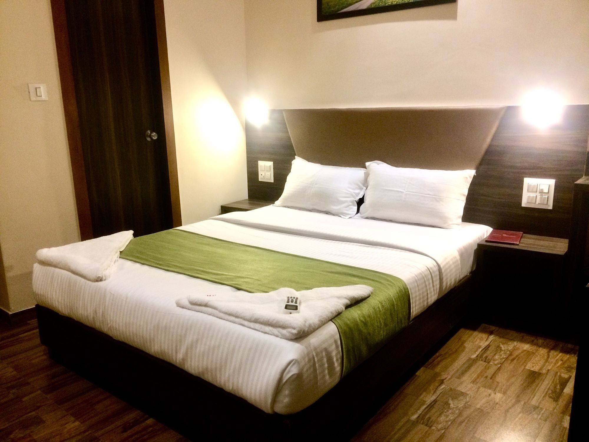 Hotel Horizon Mumbai Exteriör bild